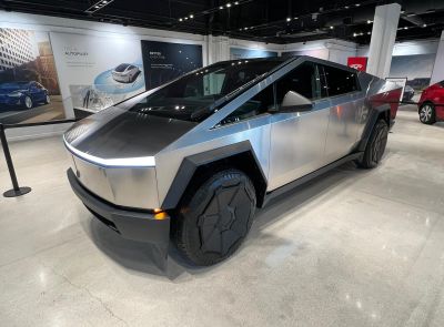 автомобиль тесла кибертрак, 2025 г.в.